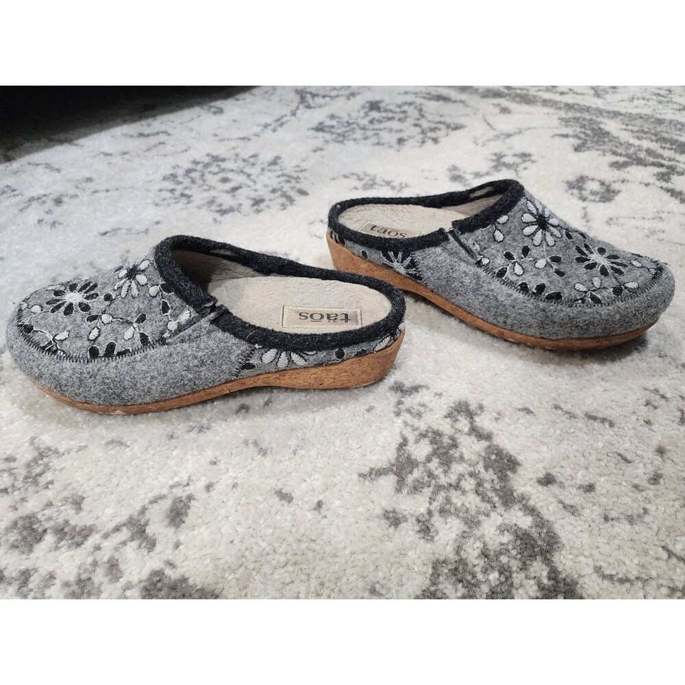 Taos Woolly Grey Floral Embroidered Wool Clog Slippers Womens Size 40 - Picture 1 of 10